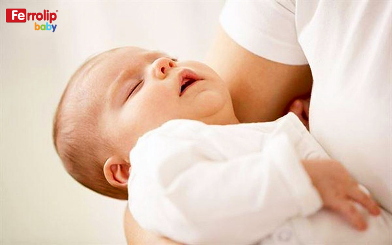 Trẻ sơ sinh thiếu máu thở nhanh và gắng sức hơn