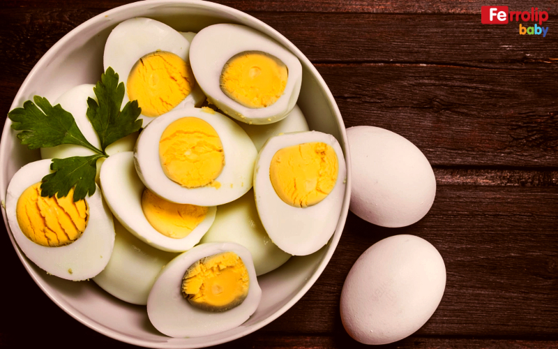 Trứng luộc giàu sắt và protein