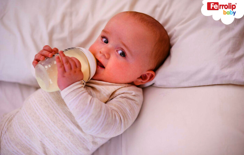 Sữa mẹ giúp bé tiêu hóa tốt hơn