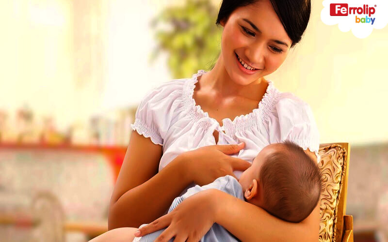 Trẻ bú mẹ đều đặn sẽ tăng gắn kết giữa con và mẹ