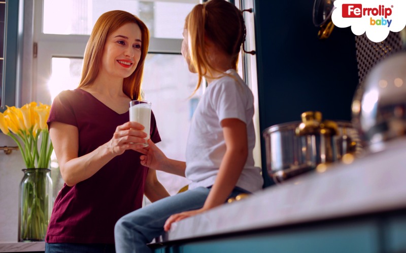 Sắt uống chung với sữa được không? Thông tin mẹ cần biết 1